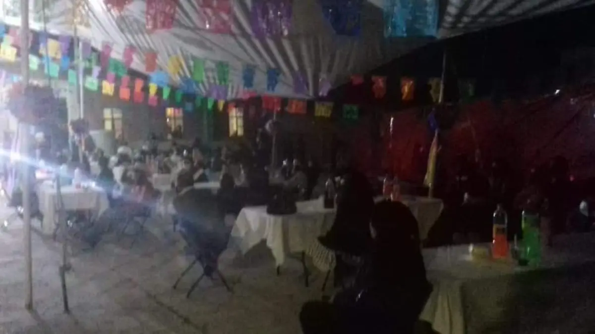Dispersan las reuniones donde hay una m_xima concentraci_n de personas.  Cortes_a Seseq.